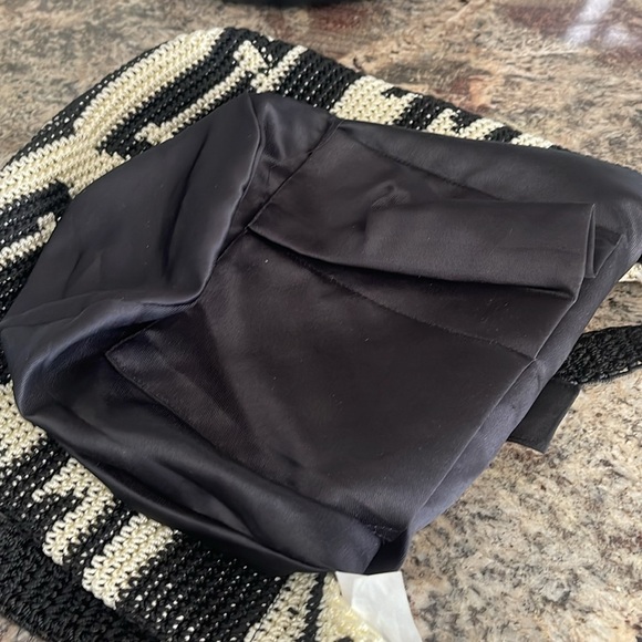 No Boundries Black and Cream crochet Patterned Women's Bag. New with tag. - Picture 9 of 10